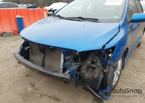 2010 Toyota Corolla S z USA, uszkodzony, nr VIN 2T1BU4EE4AC303301